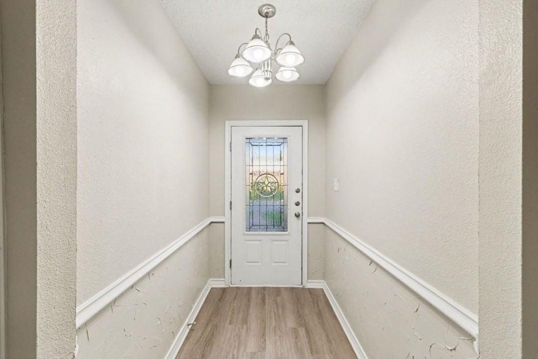 4900 Ridgeline Dr - Photo 4 of 16