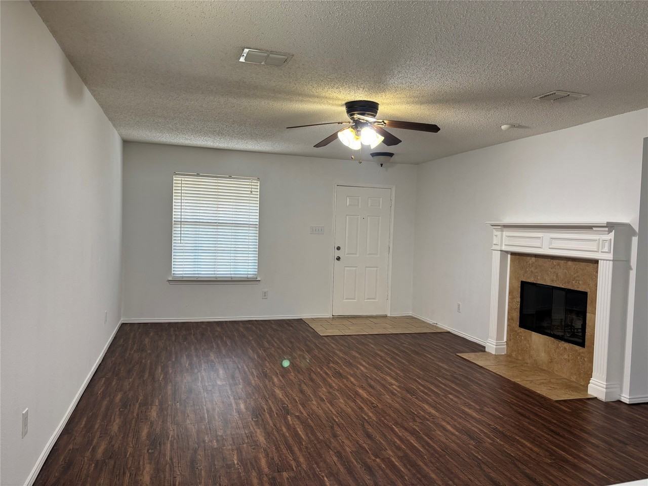 1657 Knight Trl - Photo 3 of 17