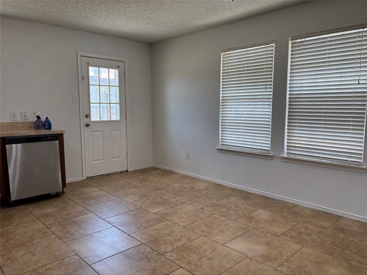 1657 Knight Trl - Photo 5 of 17