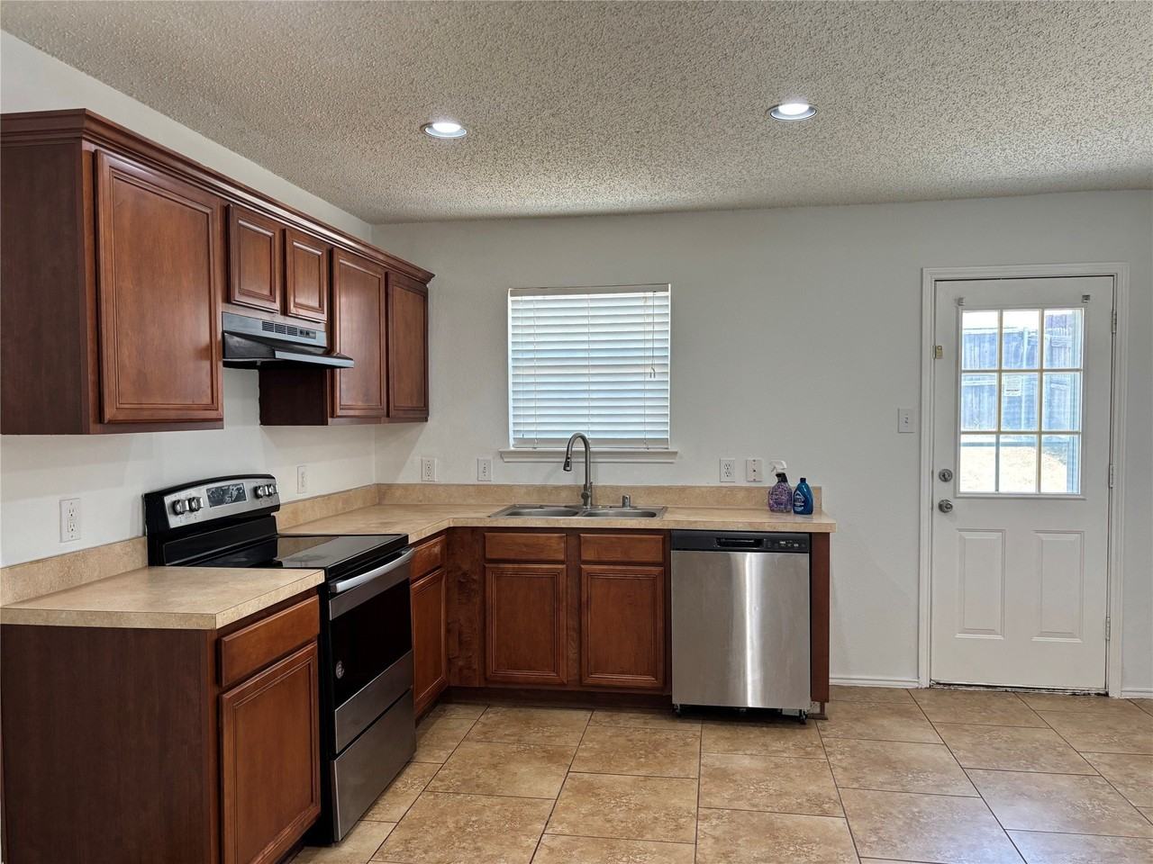 1657 Knight Trl - Photo 7 of 17