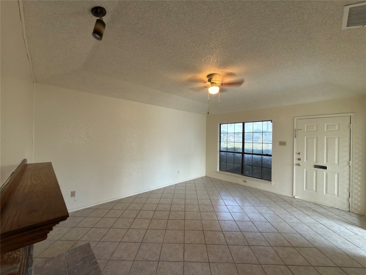 2701 Stanford St #A - Photo 2 of 6