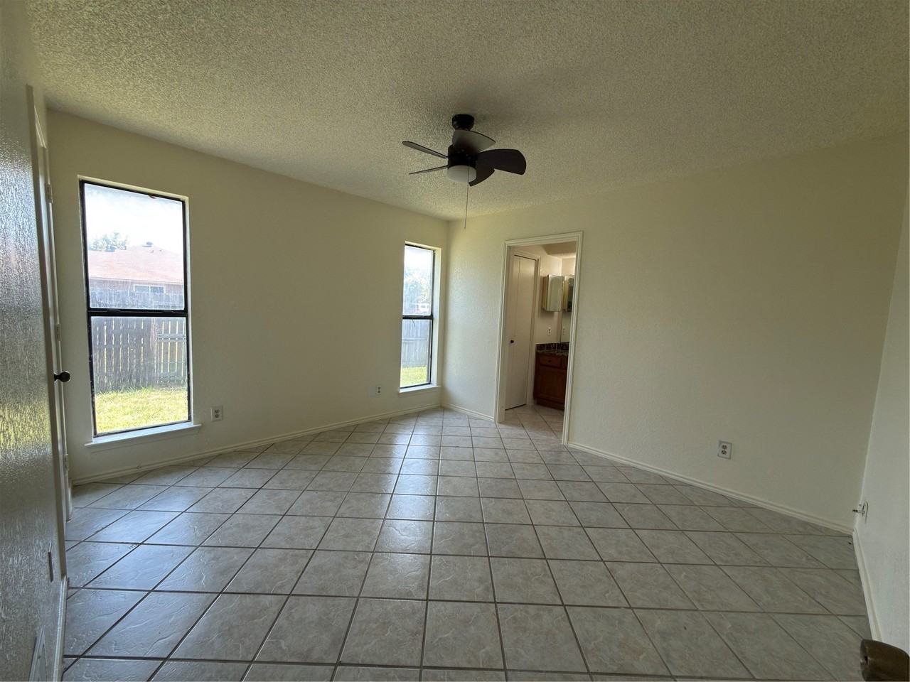 2701 Stanford St #A - Photo 4 of 6