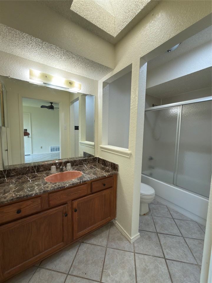 2701 Stanford St #A - Photo 6 of 6