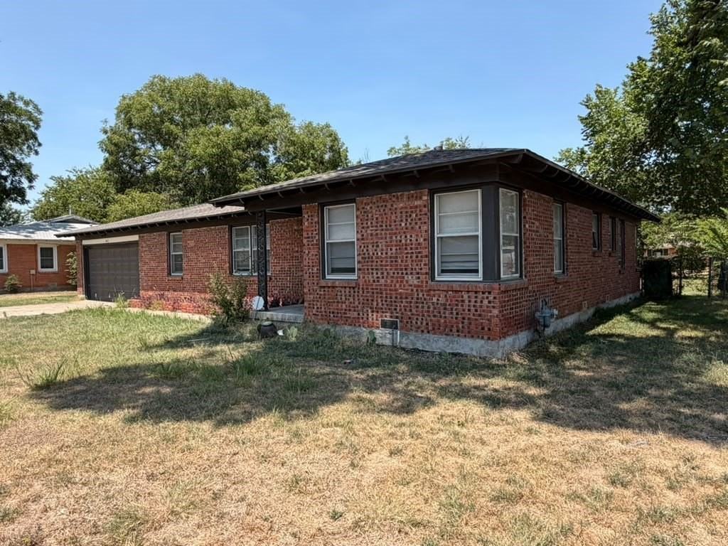 6413 Lambeth Ln - Photo 3 of 28