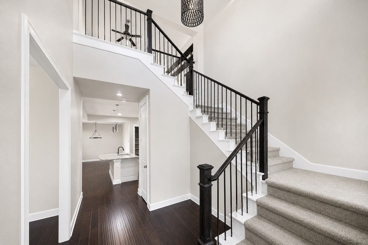 1053 Emil Pl - Photo 3 of 40
