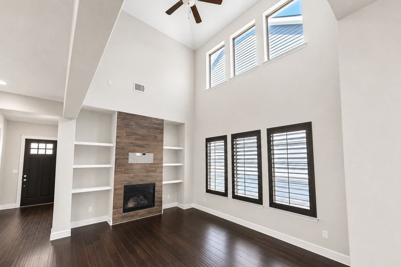 1053 Emil Pl - Photo 5 of 40