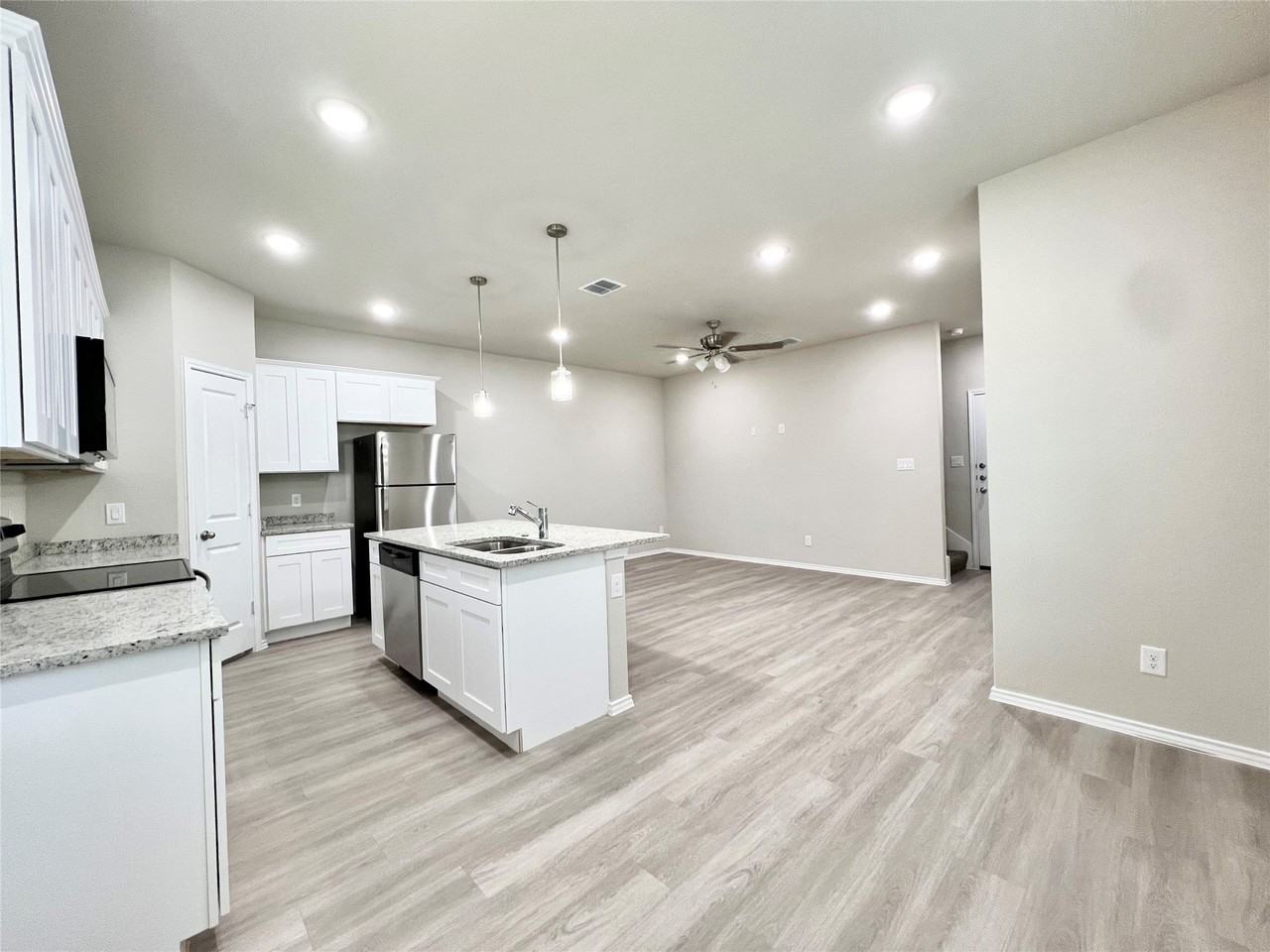 3501 E Renfro St #103 - Photo 4 of 32
