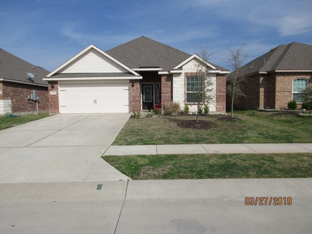 1829 Olive Ln - Photo 2 of 17