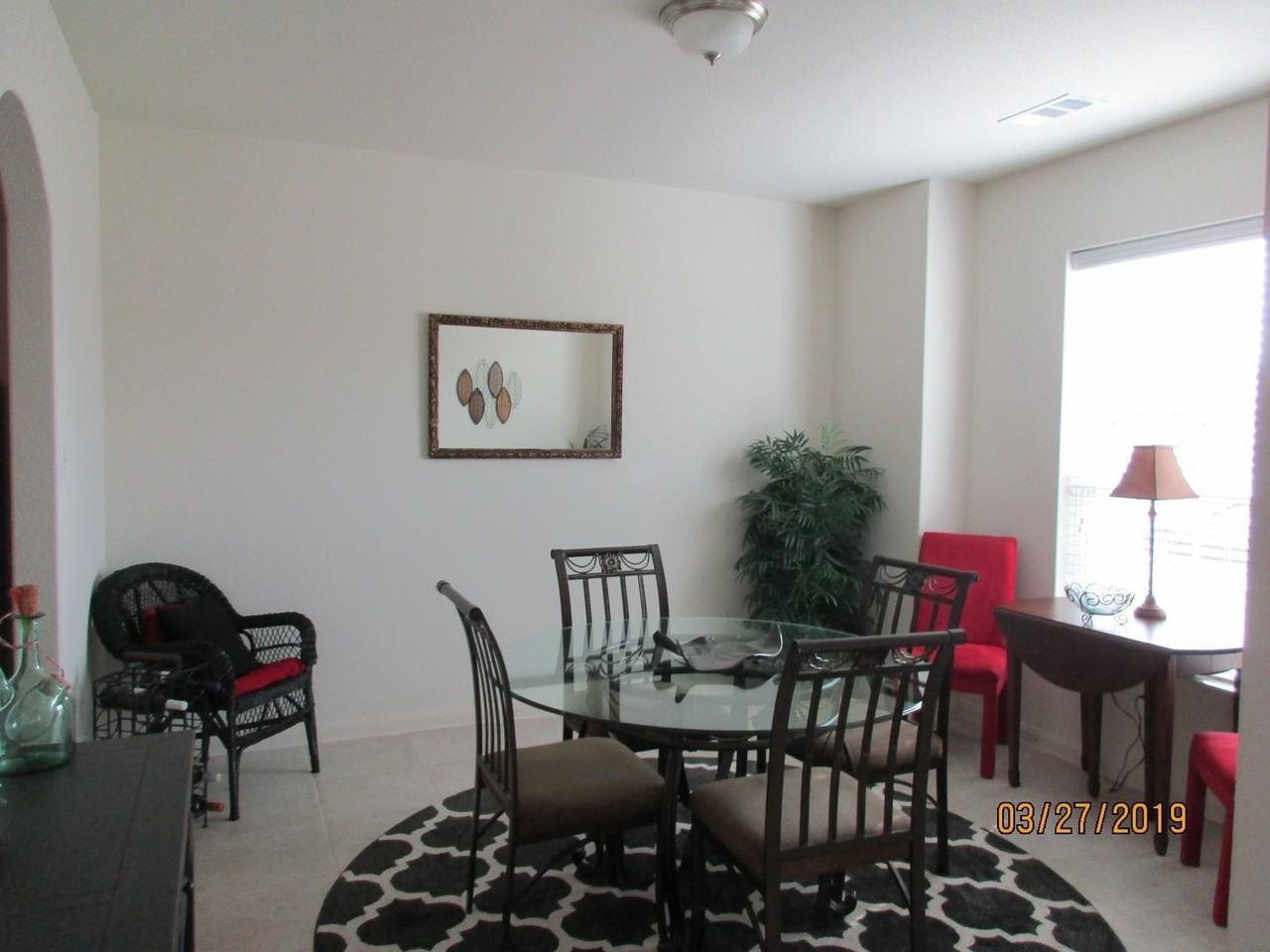 1829 Olive Ln - Photo 4 of 17