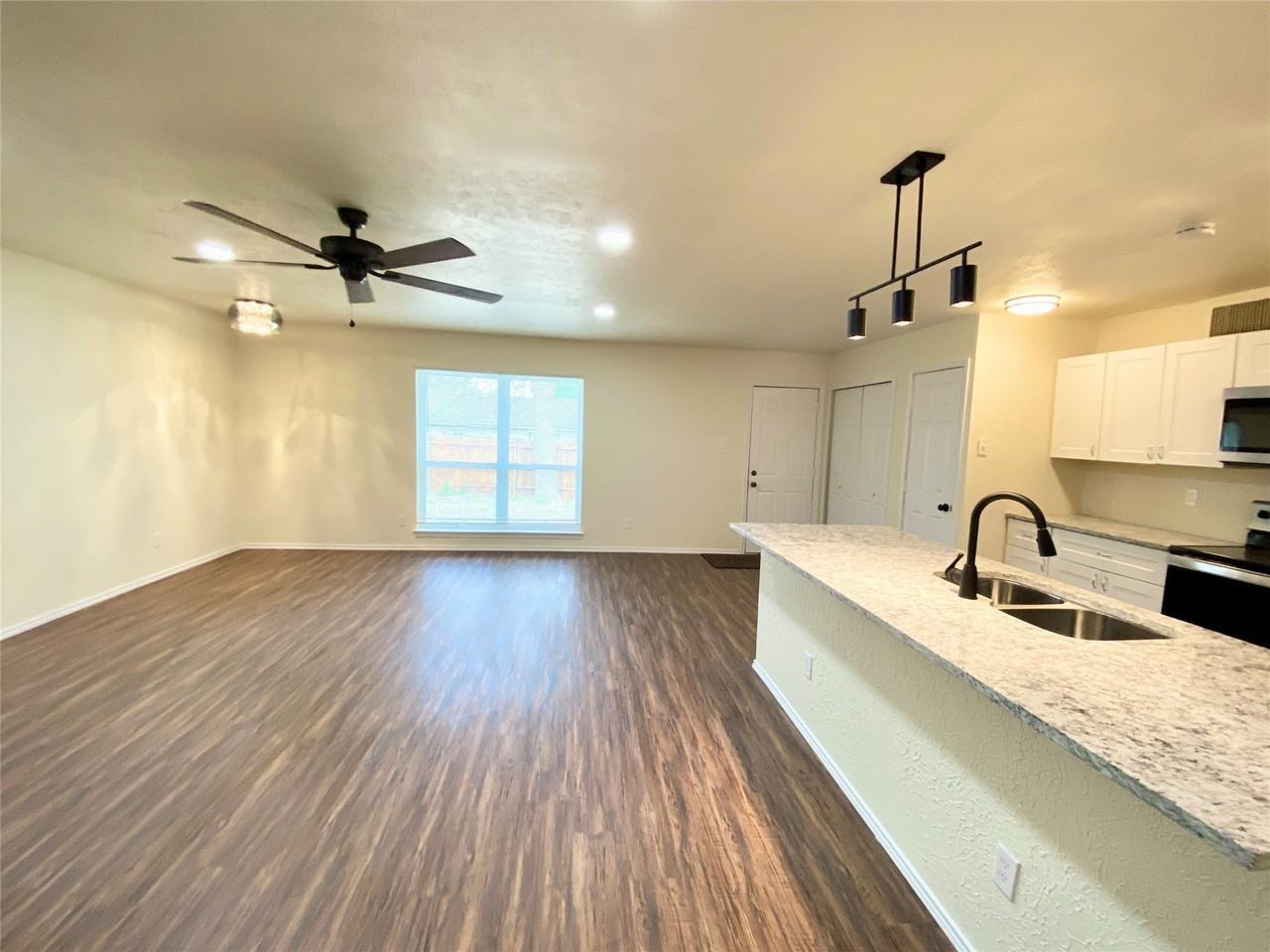 1702 Pilot Way - Photo 3 of 7