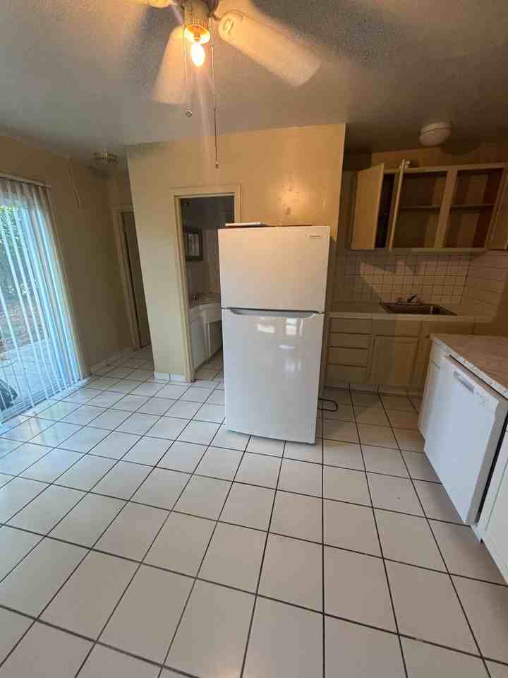 741 Liberty St #1 - Photo 5 of 17