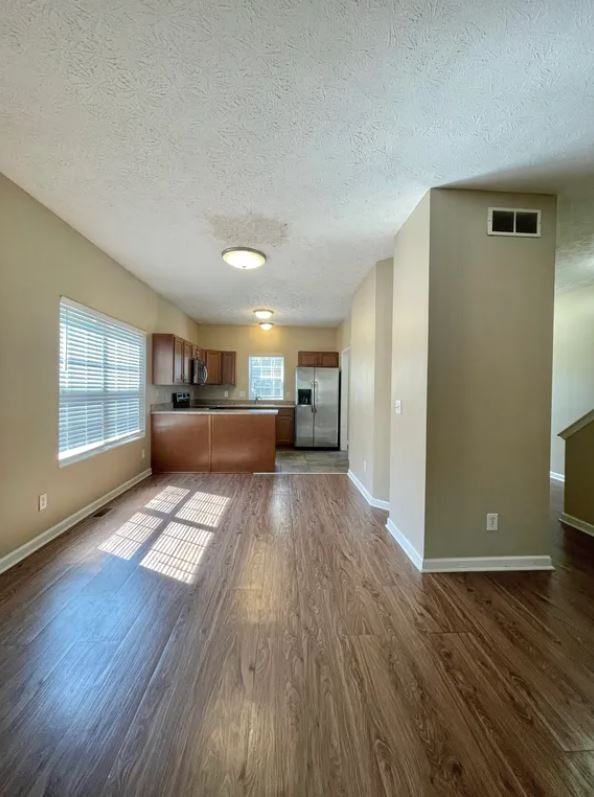 1006 E 61st St #B - Photo 2 of 13