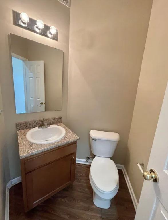 1006 E 61st St #B - Photo 4 of 13