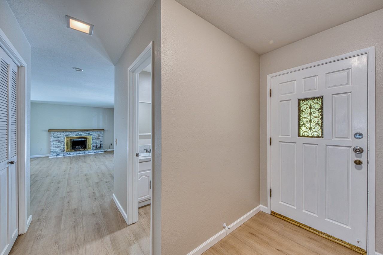 1095 Pacific St - Photo 4 of 50
