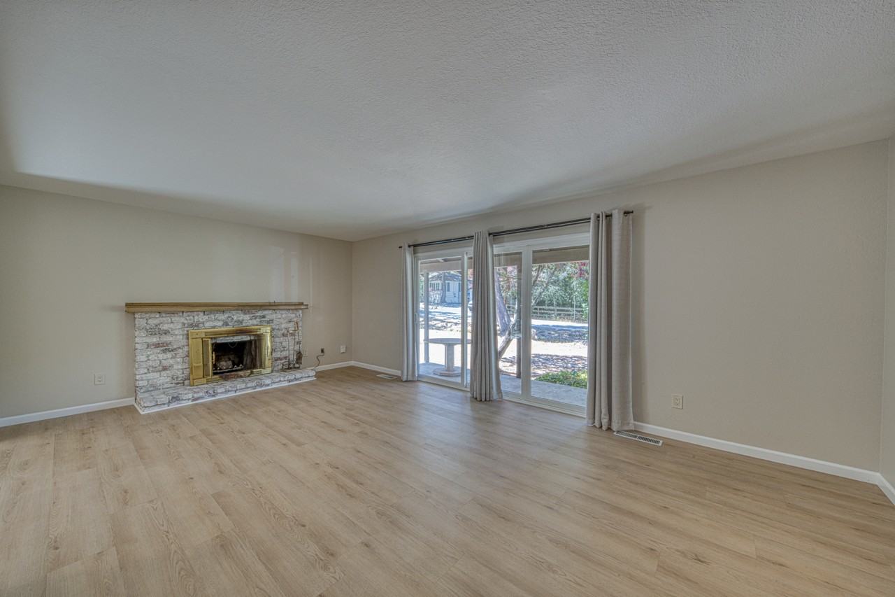 1095 Pacific St - Photo 7 of 50