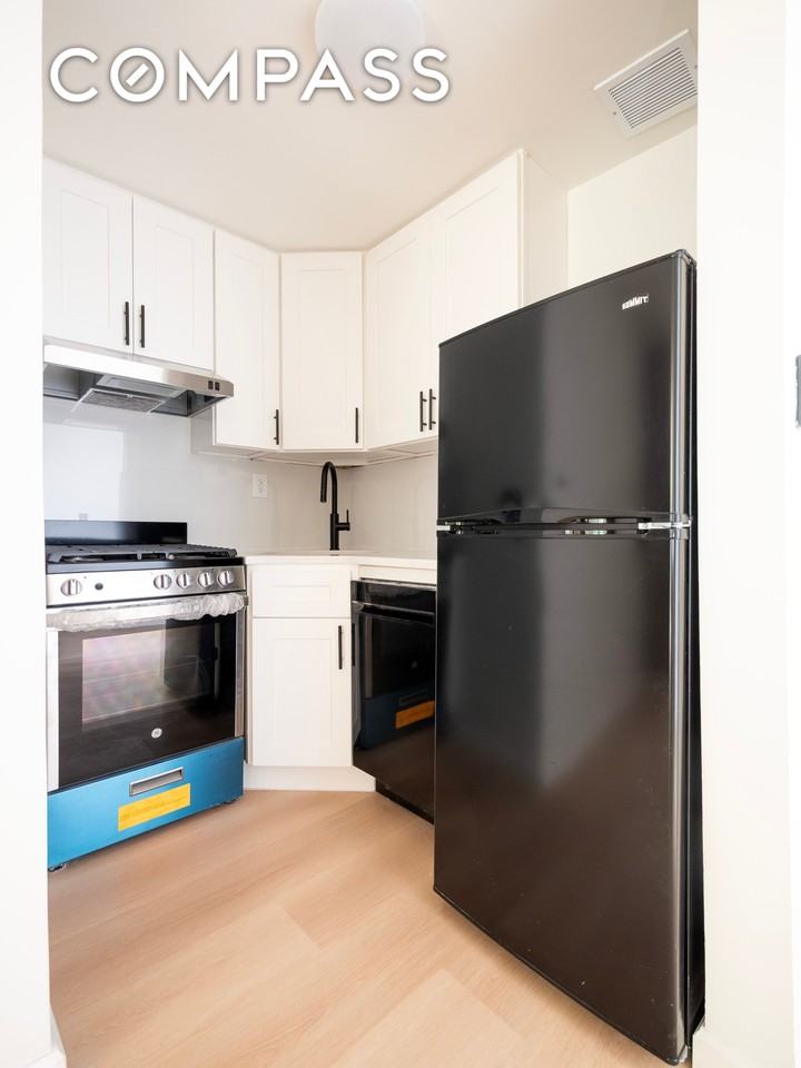 314 W 56th St #4E - Photo 3 of 7