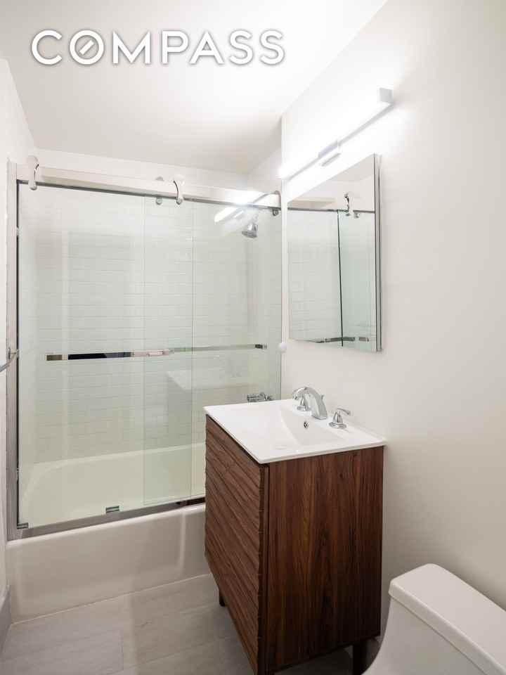 314 W 56th St #4E - Photo 5 of 7