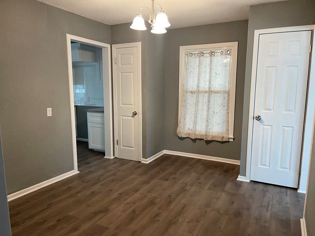 1209 W 20th St - Photo 3 of 11