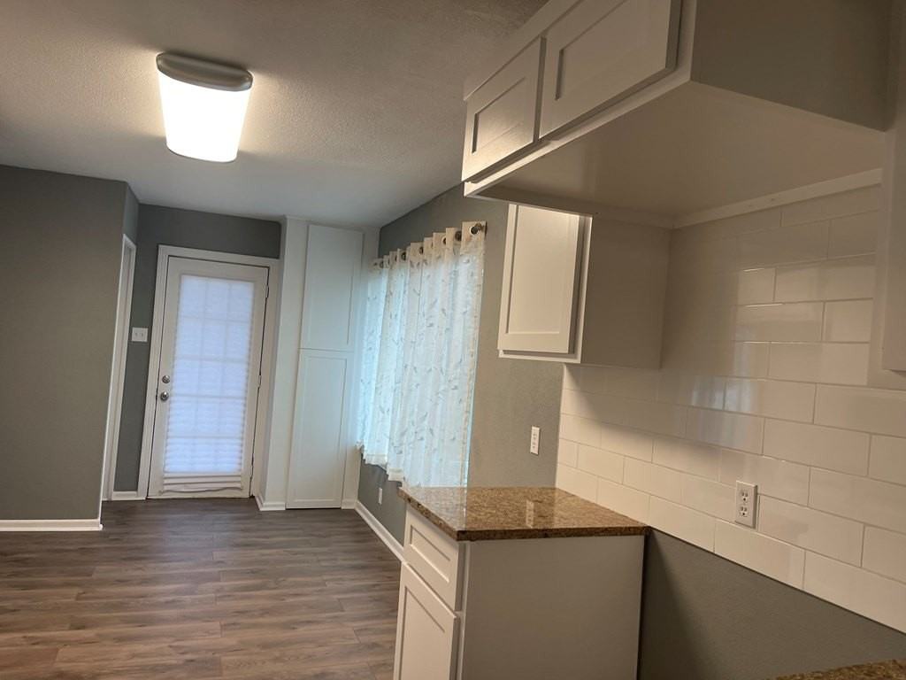 1209 W 20th St - Photo 4 of 11