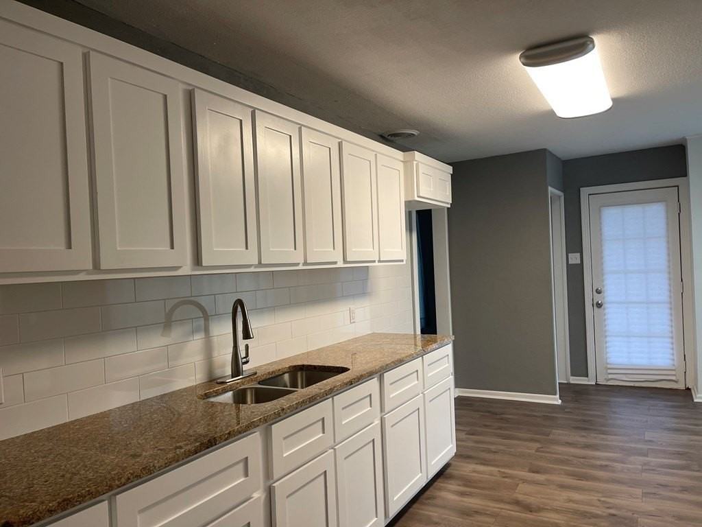 1209 W 20th St - Photo 5 of 11