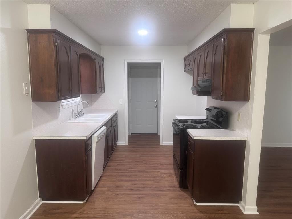 425 Meadow Lake Dr - Photo 2 of 13
