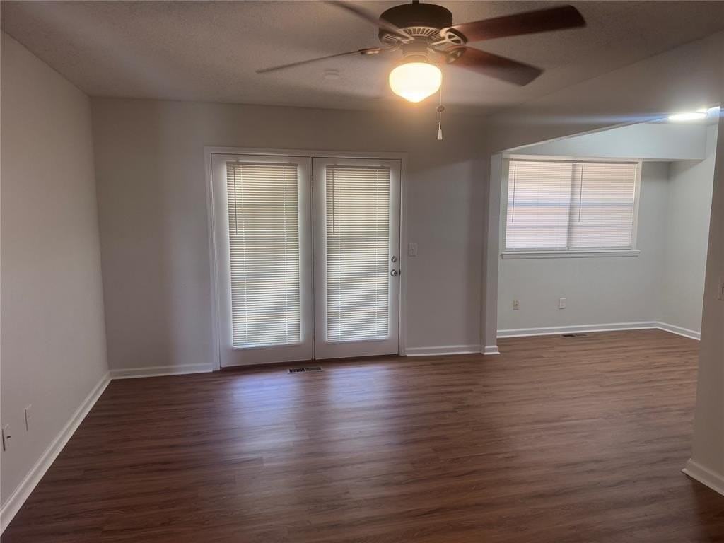 425 Meadow Lake Dr - Photo 3 of 13