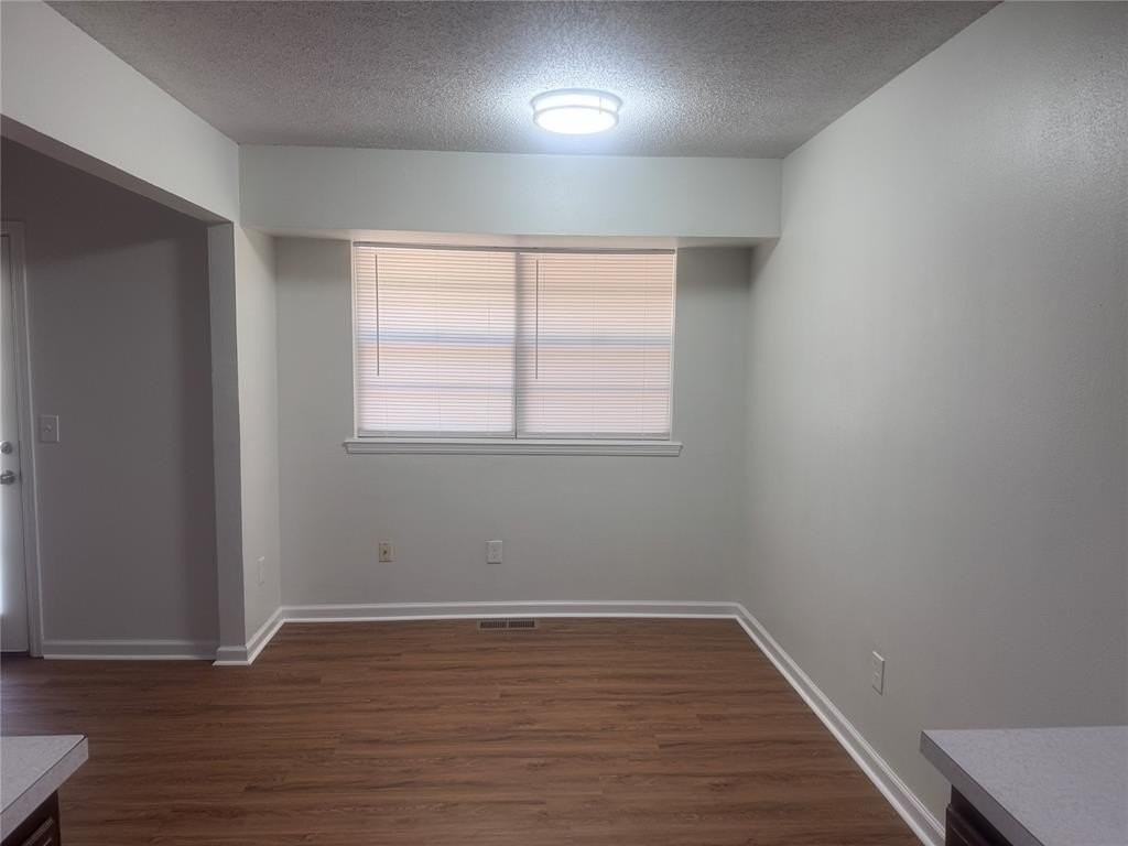 425 Meadow Lake Dr - Photo 4 of 13