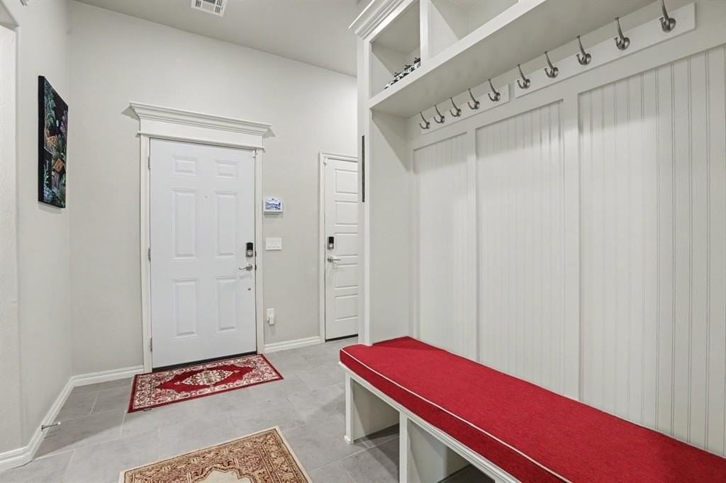 6124 Oxnard St - Photo 3 of 35