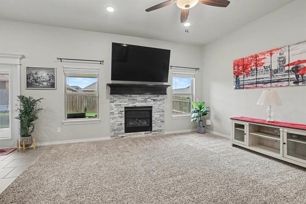 6124 Oxnard St - Photo 4 of 35