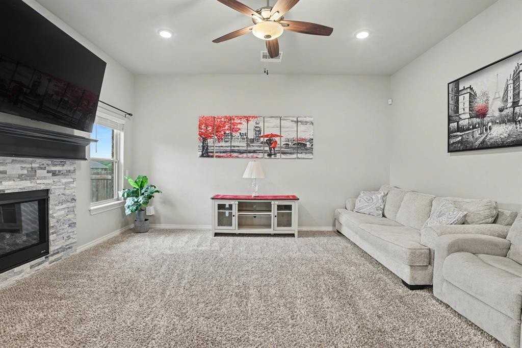 6124 Oxnard St - Photo 5 of 35