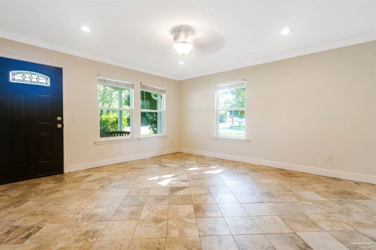 308 Hollywood Blvd Se - Photo 3 of 48