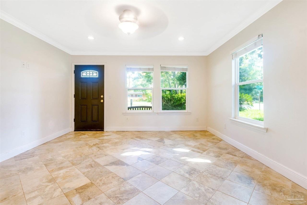 308 Hollywood Blvd Se - Photo 5 of 48