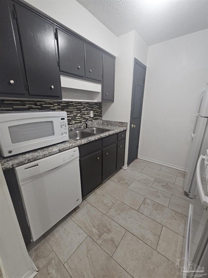 8380 Country Walk Dr #B - Photo 3 of 22