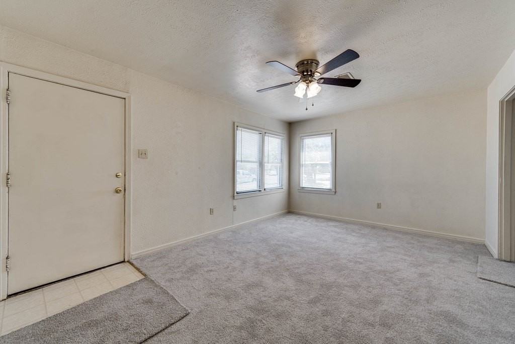 2708 Delano Ave - Photo 3 of 19