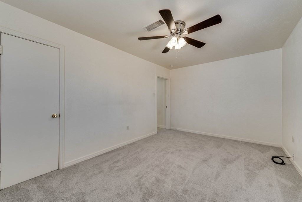 2708 Delano Ave - Photo 5 of 19