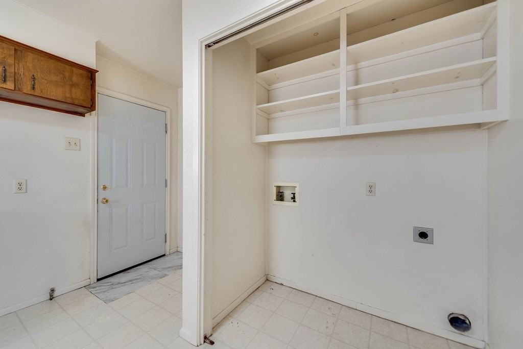 2708 Delano Ave - Photo 7 of 19