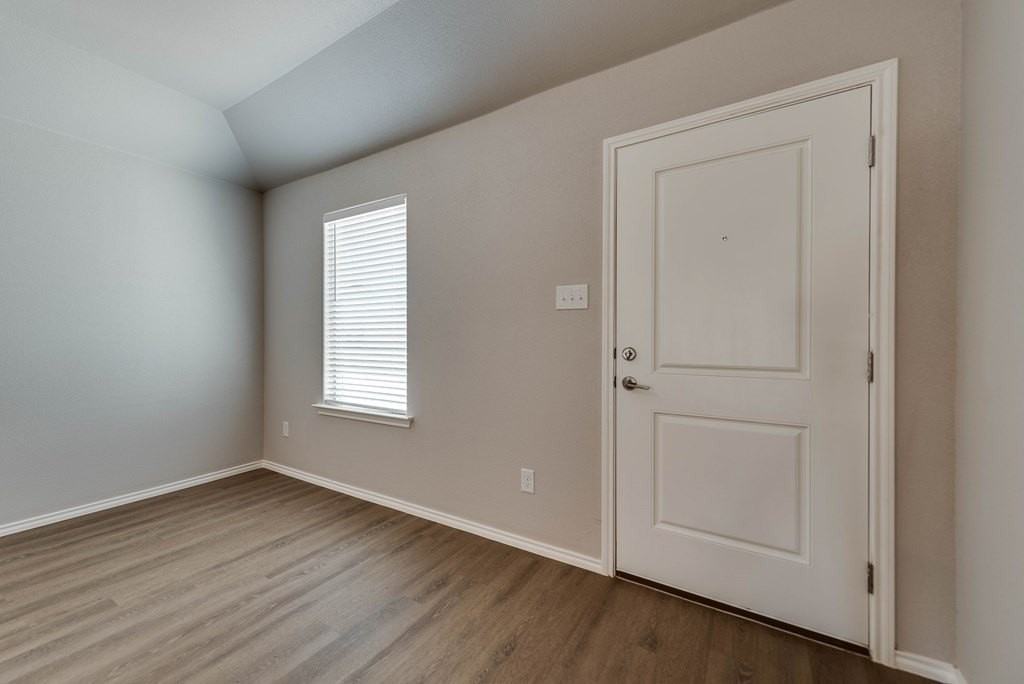 8207 S County Road 1110 - Photo 2 of 26