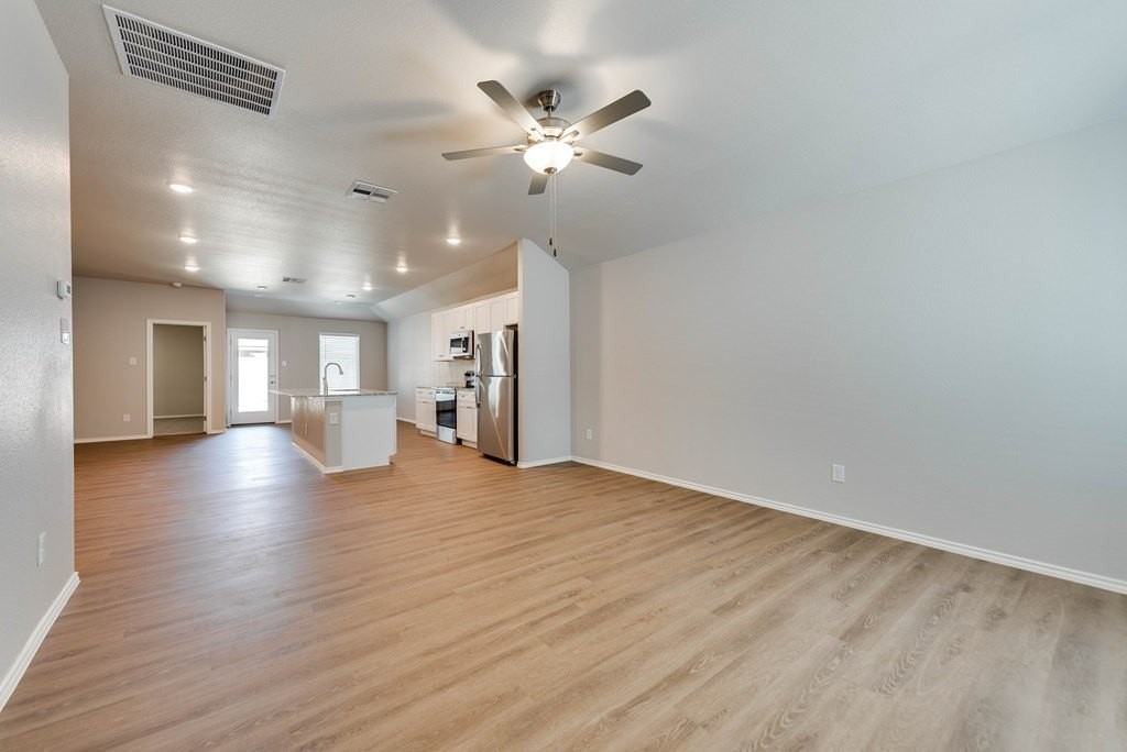 8211 S County Road 1110 - Photo 3 of 26
