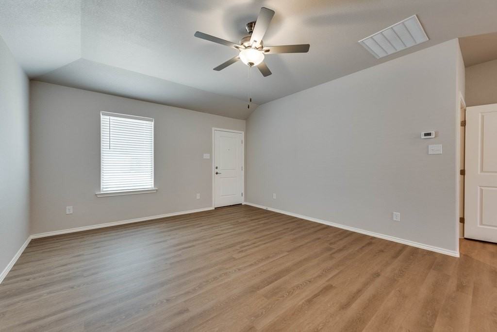 8211 S County Road 1110 - Photo 4 of 26