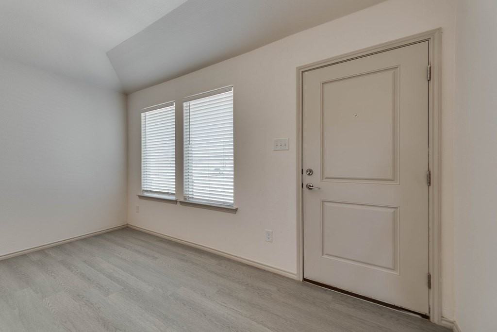 8212 S County Road 1110 - Photo 2 of 26