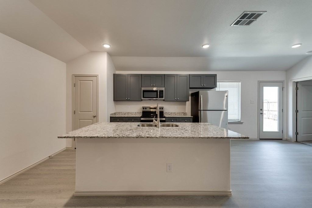 8210 S County Road 1110 - Photo 6 of 25