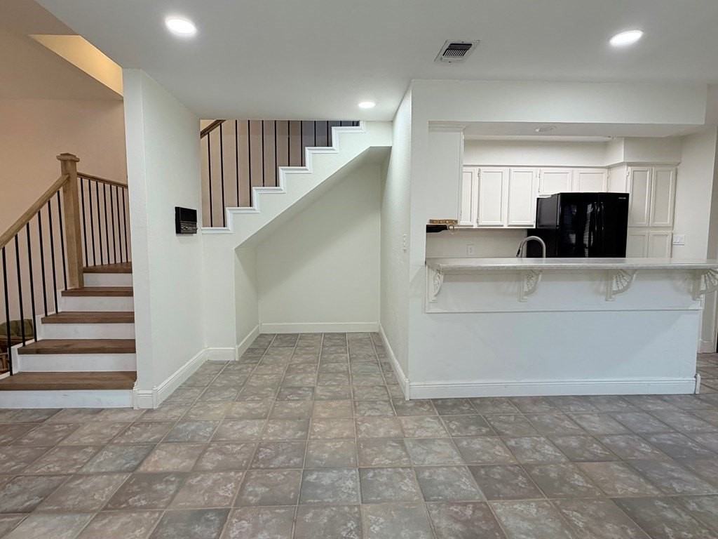 3810 Nassau Dr - Photo 5 of 18