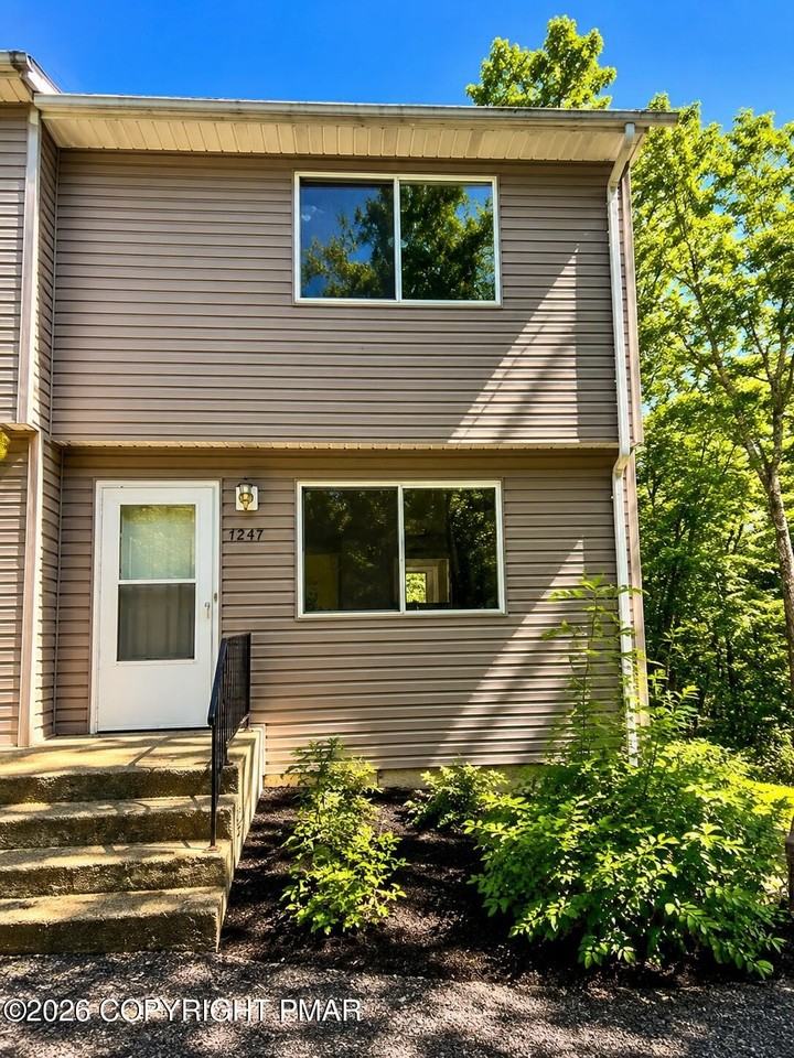 1247 Chateau Dr - Photo 2 of 46