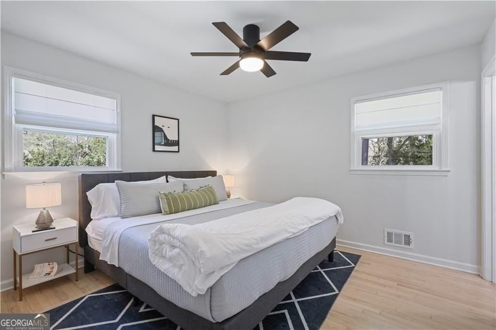 677 Hillandale Cir Sw - Photo 4 of 36