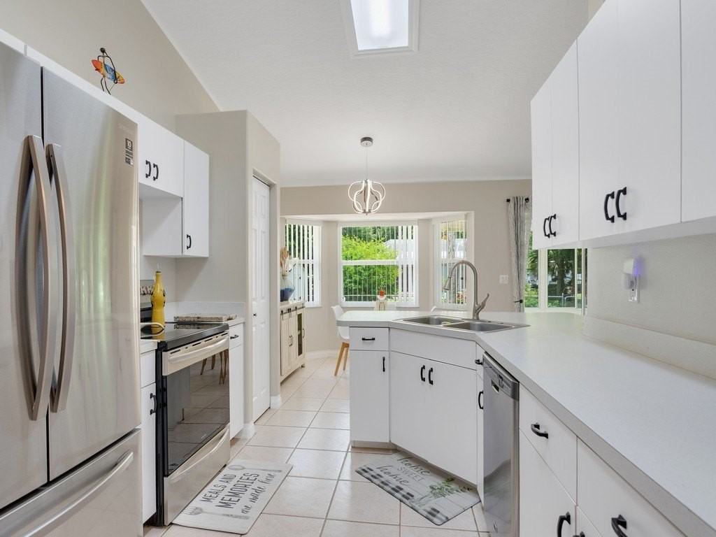 664 Vocelle Ave - Photo 3 of 36