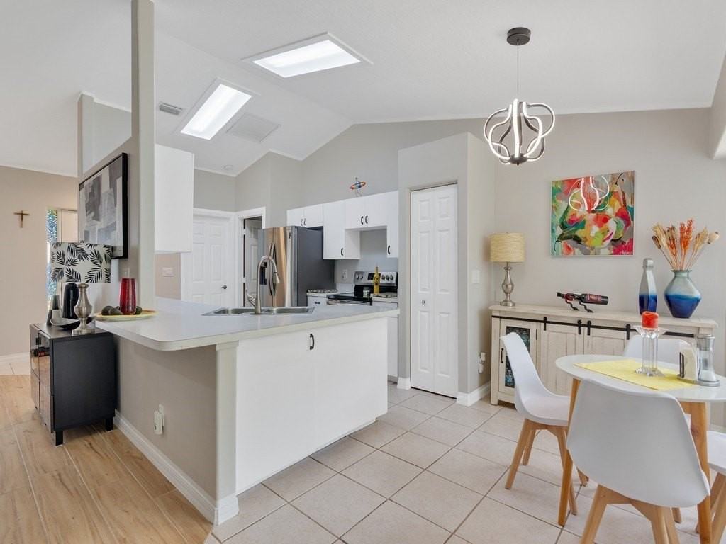 664 Vocelle Ave - Photo 5 of 36