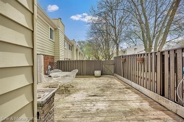 1921 Wickham St - Photo 5 of 22