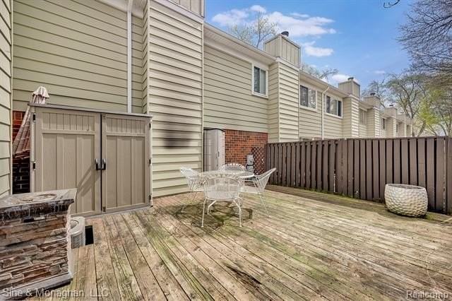 1921 Wickham St - Photo 6 of 22