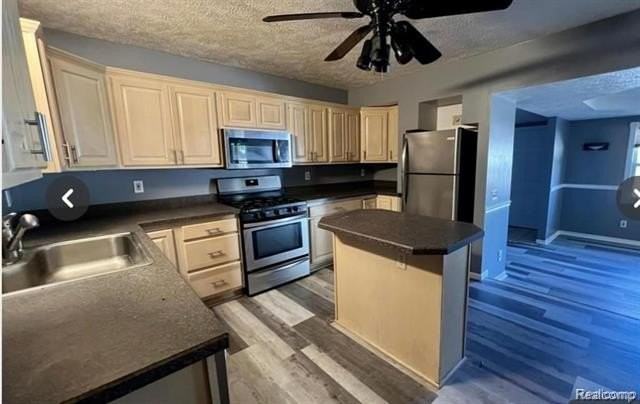 2414 Hialeah Dr - Photo 3 of 12