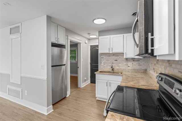 4413 Crooks Rd - Photo 3 of 8